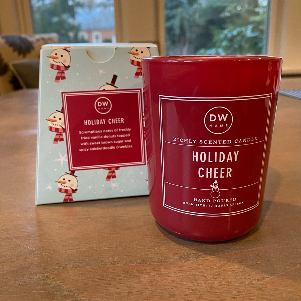 DW Home Holiday Cheer Valentine 7.6 oz NEW 40 hour Burn time in Decorative Box